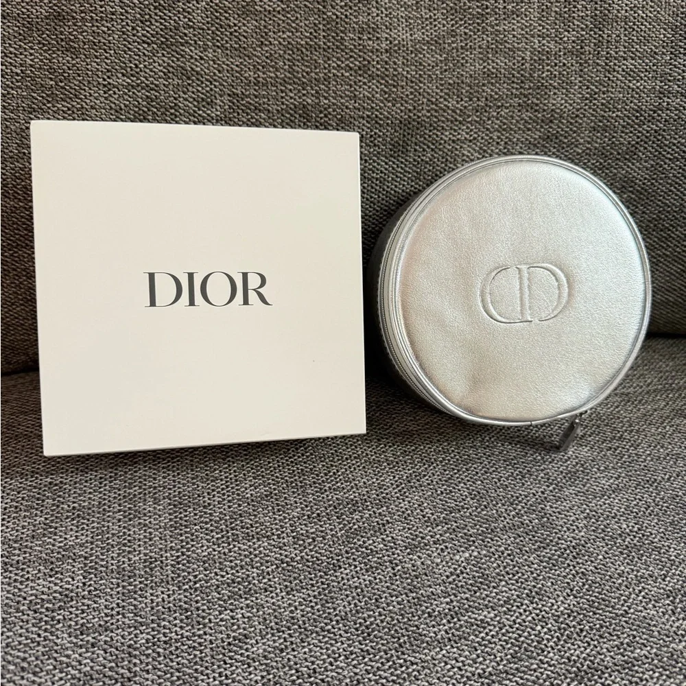Dior Silver Round Pouch Vanity New Authentic - Picture 6 of 17